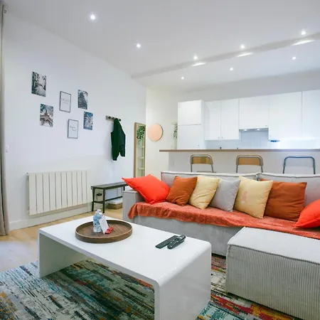 Warm 2 Bedrooms - C38 Apartment Paris