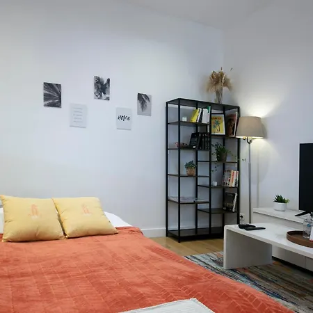 Apartment Warm 2 Bedrooms - C38 *