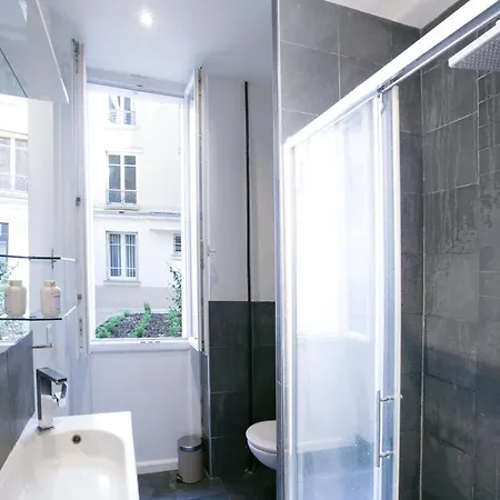 Warm 2 Bedrooms - C38 * Paris